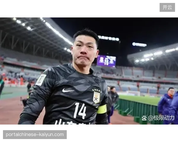 前国门颜骏凌因本赛季数次失误导致状态不稳,意外落选年度最佳门将评选 前国门颜骏凌因本赛季数次失误导致状态不稳,意外落选年度最佳门将评选